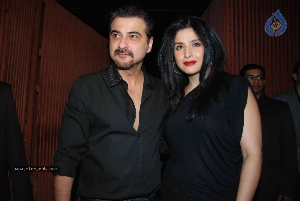 Bolly Celebs at Agneepath Movie Success Party - 11 / 150 photos