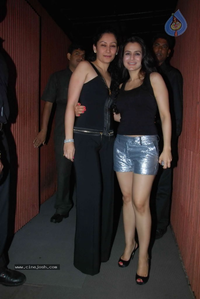 Bolly Celebs at Agneepath Movie Success Party - 31 / 150 photos
