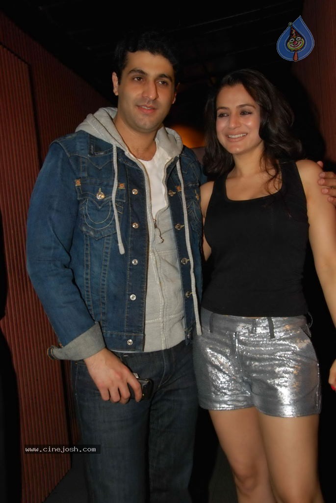 Bolly Celebs at Agneepath Movie Success Party - 33 / 150 photos