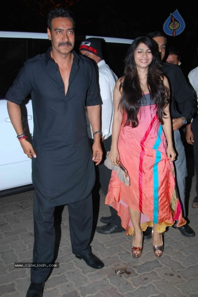Bolly Celebs at Agneepath Movie Success Party - 39 / 150 photos