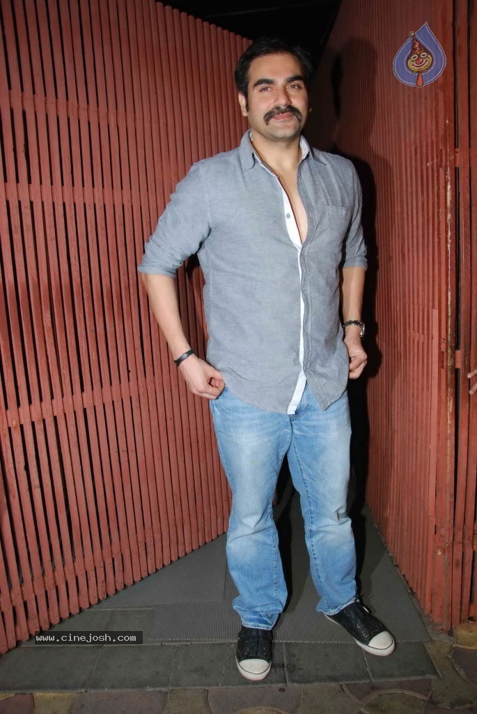 Bolly Celebs at Agneepath Movie Success Party - 41 / 150 photos