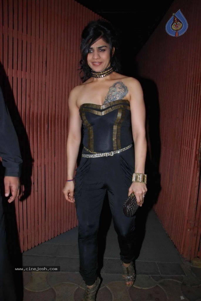 Bolly Celebs at Agneepath Movie Success Party - 46 / 150 photos