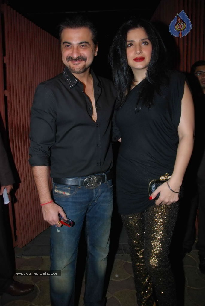 Bolly Celebs at Agneepath Movie Success Party - 55 / 150 photos