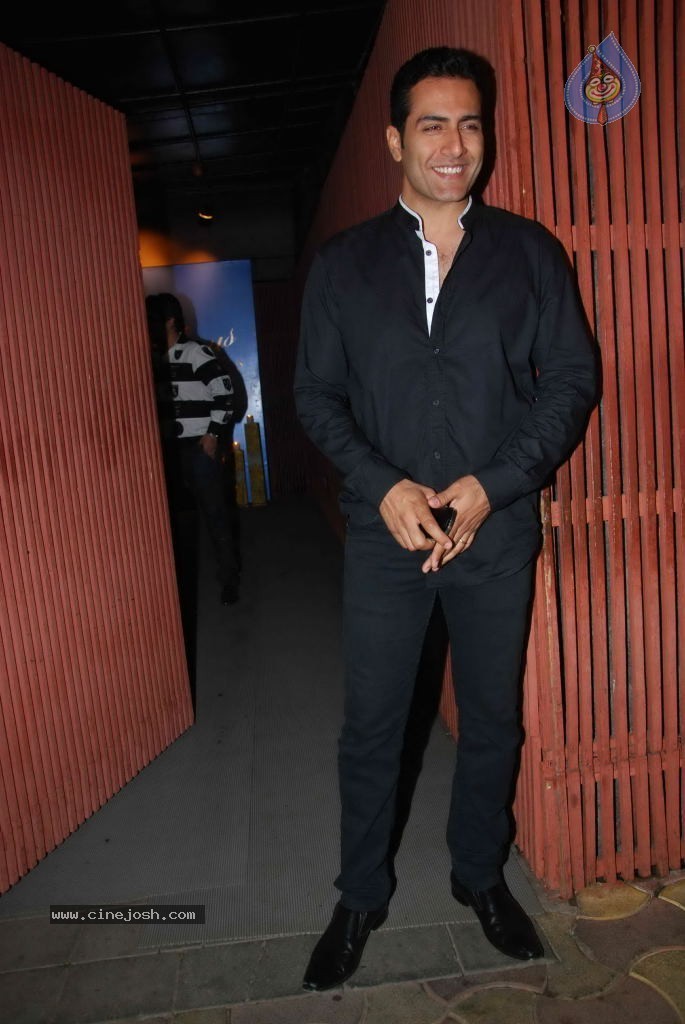 Bolly Celebs at Agneepath Movie Success Party - 62 / 150 photos