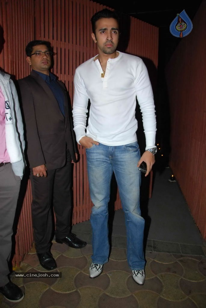 Bolly Celebs at Agneepath Movie Success Party - 71 / 150 photos