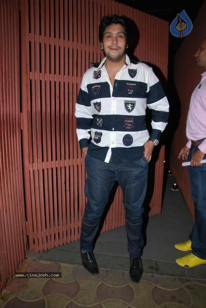 Bolly Celebs at Agneepath Movie Success Party - 89 / 150 photos
