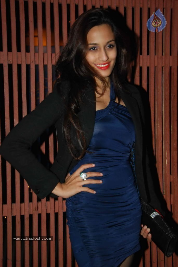 Bolly Celebs at Agneepath Movie Success Party - 116 / 150 photos