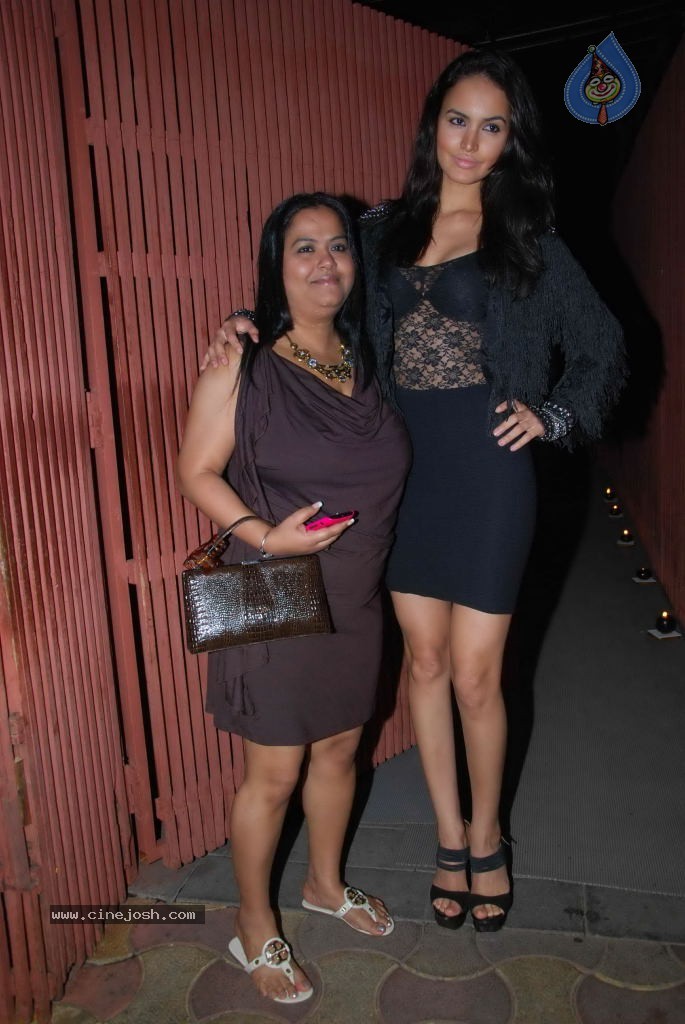 Bolly Celebs at Agneepath Movie Success Party - 143 / 150 photos
