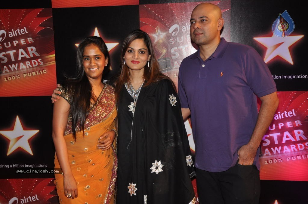 Bolly Celebs at Airtel SuperStar Awards - 32 / 65 photos