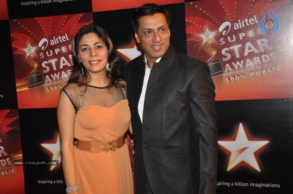 Bolly Celebs at Airtel SuperStar Awards - 43 / 65 photos