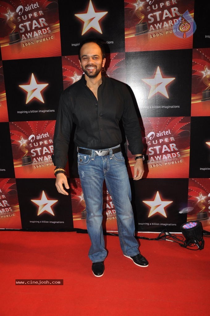 Bolly Celebs at Airtel SuperStar Awards - 44 / 65 photos