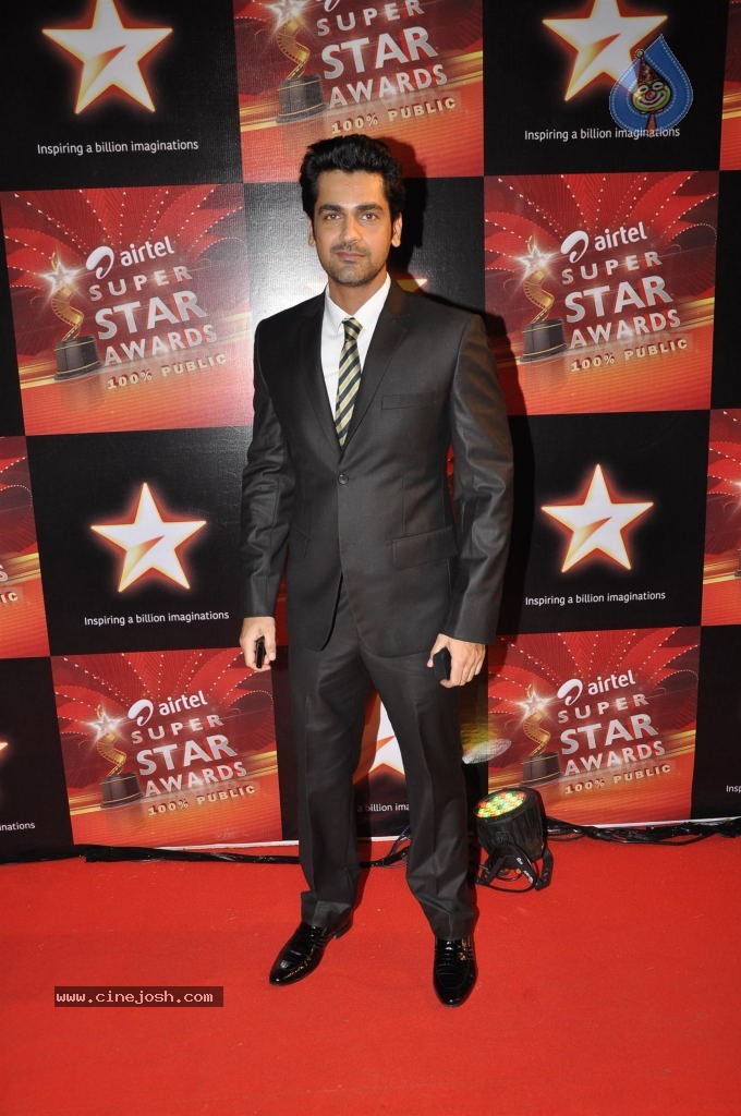 Bolly Celebs at Airtel SuperStar Awards - 47 / 65 photos