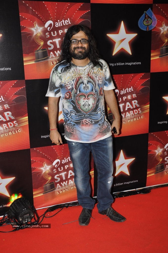Bolly Celebs at Airtel SuperStar Awards - 51 / 65 photos