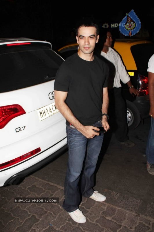 Bolly Celebs at Ameesha Patel Bash - 39 / 65 photos