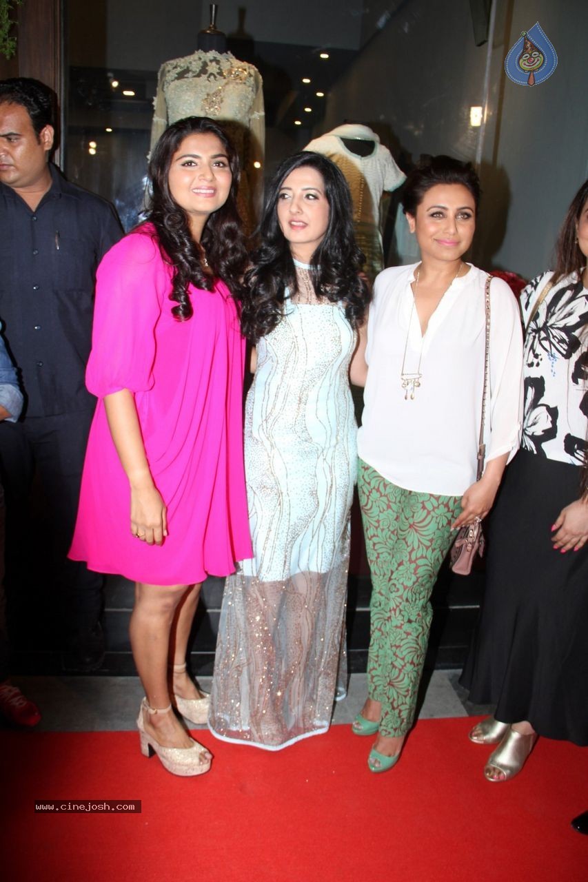 Bolly Celebs at Amy Billimoria's Store Launch - 41 / 95 photos