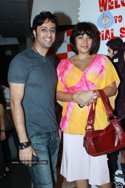 Bolly Celebs at Anjaana Anjaani special screening - 41 / 60 photos