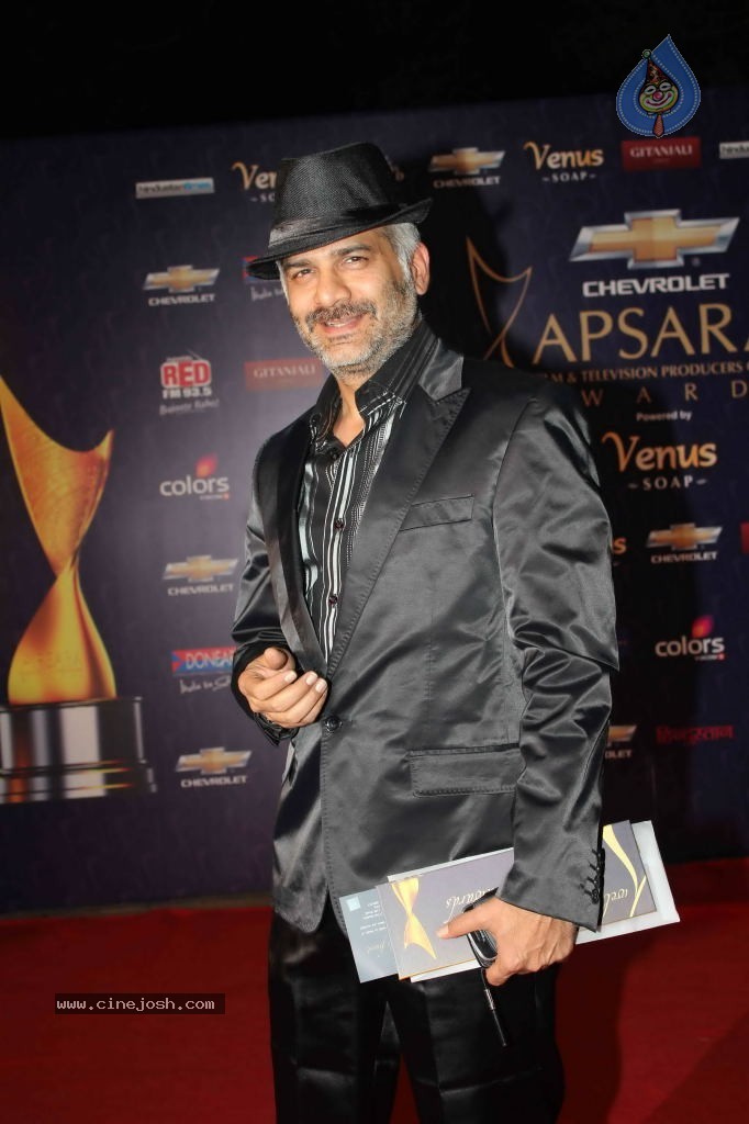 Bolly Celebs at Apsara Awards- 02 - 6 / 104 photos