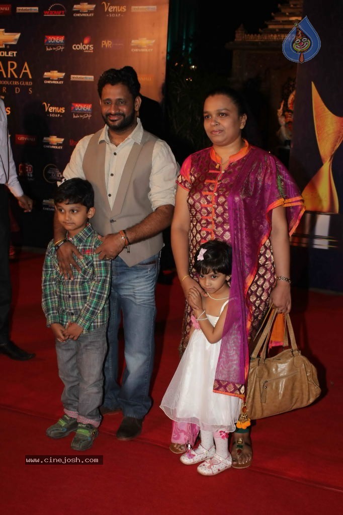 Bolly Celebs at Apsara Awards- 02 - 65 / 104 photos