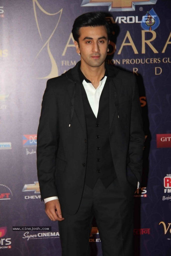 Bolly Celebs at Apsara Awards- 01 - 34 / 100 photos