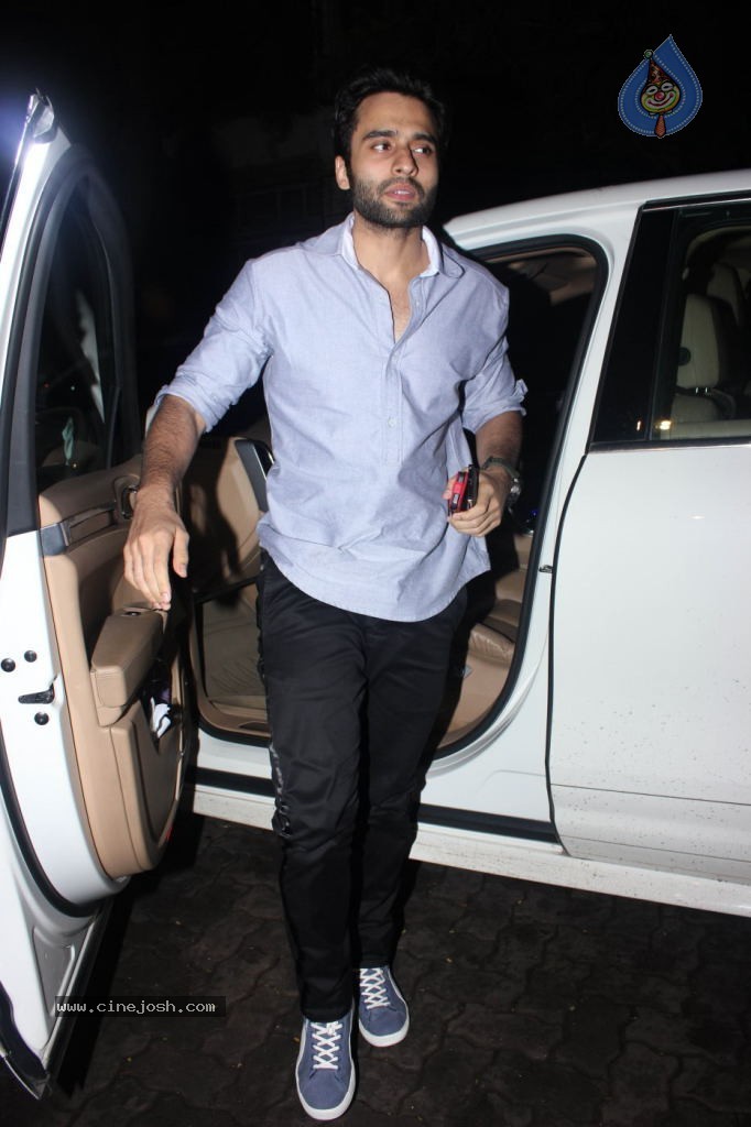 Bolly Celebs at Arjun Kapoor Birthday Party - 18 / 26 photos