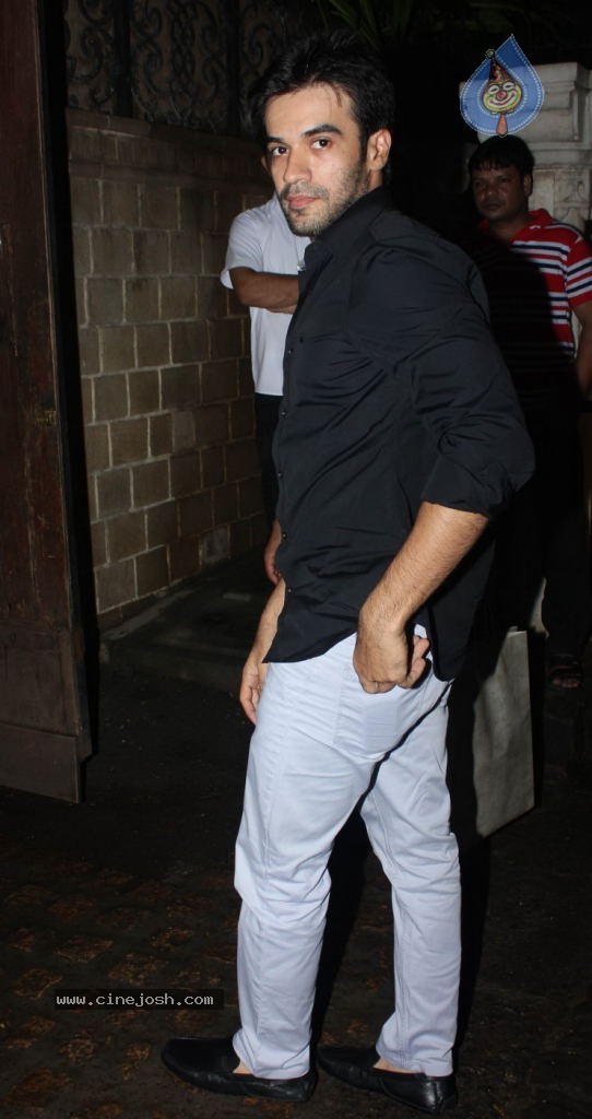 Bolly Celebs at Arjun Kapoor Birthday Party - 25 / 26 photos