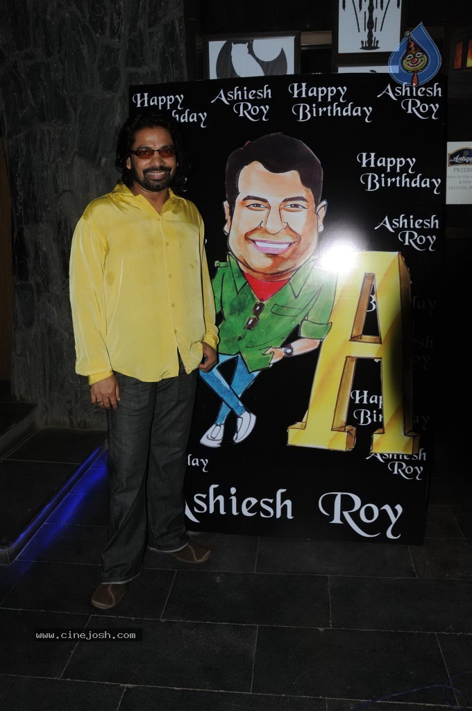 Bolly Celebs at Ashiesh Roy Bday Party - 15 / 62 photos
