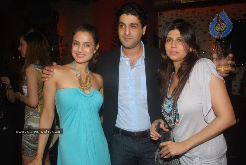 Bolly Celebs at Ashmit Patel Bday Bash - 114 / 175 photos