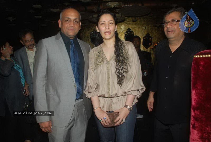 Bolly Celebs at Ashmit Patel Bday Bash - 120 / 175 photos