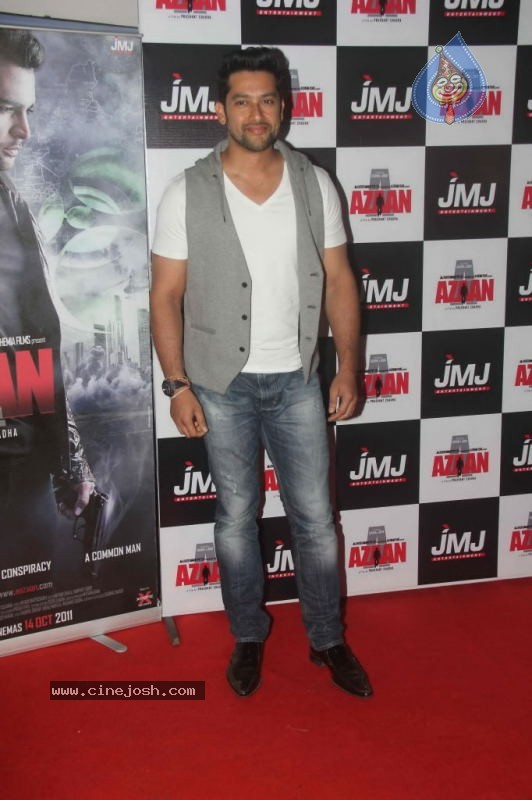 Bolly Celebs at Azaan Premiere - 10 / 43 photos