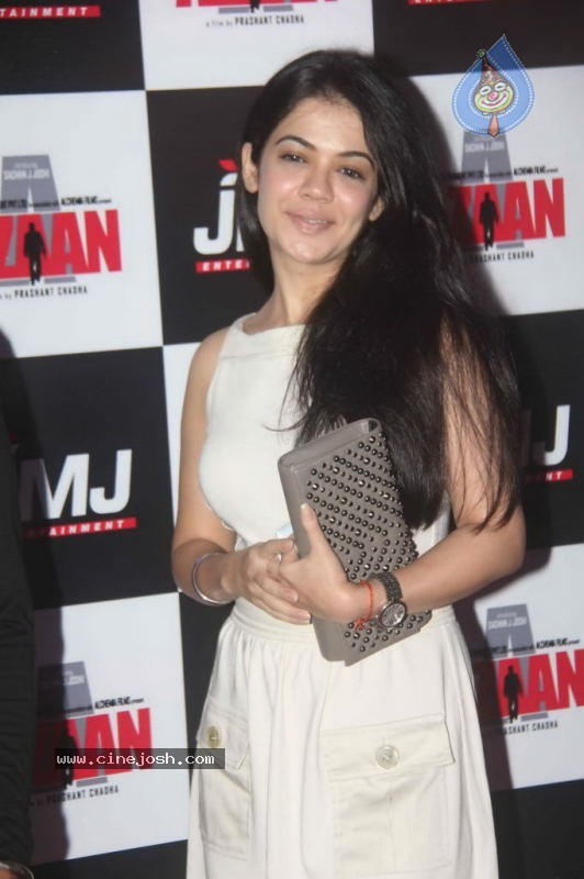 Bolly Celebs at Azaan Premiere - 17 / 43 photos