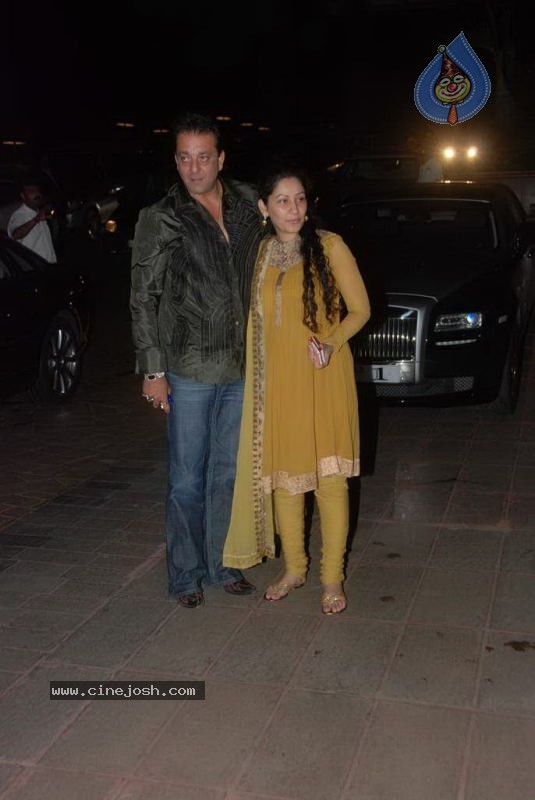 Bolly Celebs at Baba Dewan Bday Bash - 28 / 58 photos