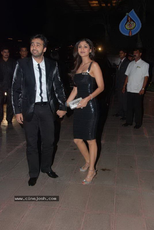 Bolly Celebs at Baba Dewan Bday Bash - 33 / 58 photos