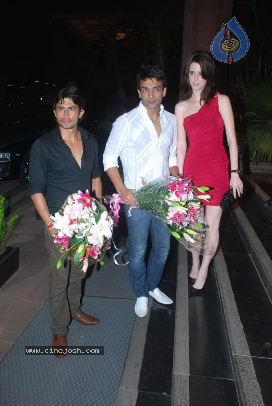Bolly Celebs at Baba Dewan Bday Bash - 35 / 58 photos