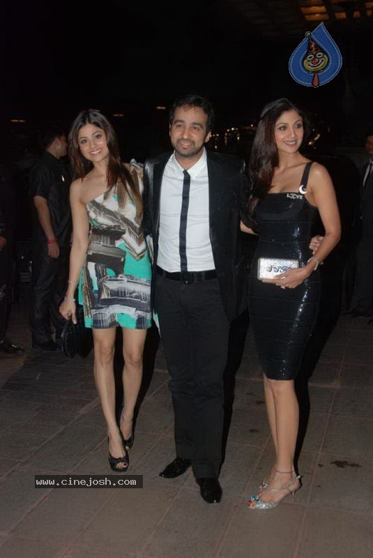 Bolly Celebs at Baba Dewan Bday Bash - 55 / 58 photos