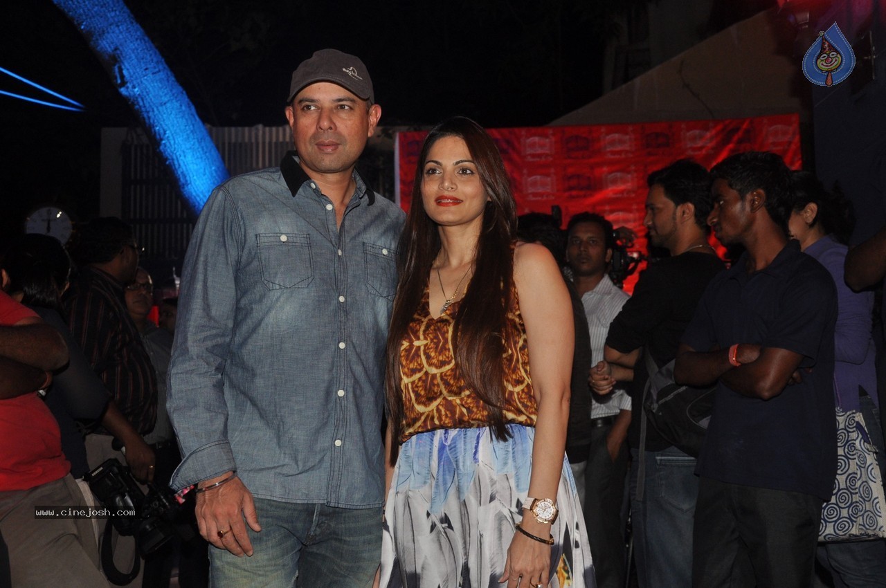 Bolly Celebs at BANDRA 190 Store Launch - 15 / 40 photos
