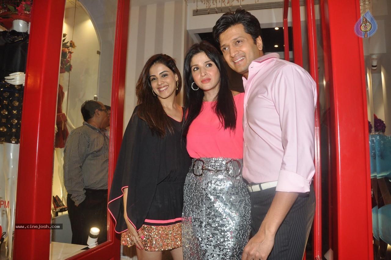 Bolly Celebs at BANDRA 190 Store Launch - 16 / 40 photos