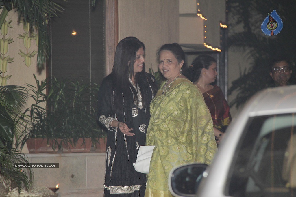 Bolly Celebs at Big B Diwali Party - 1 / 133 photos