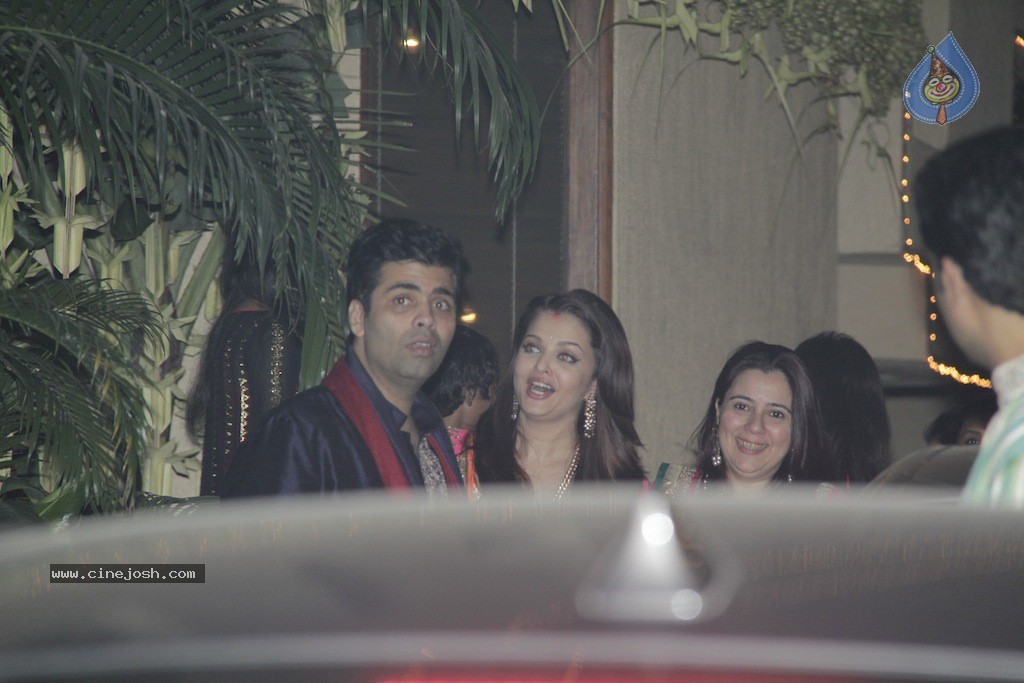Bolly Celebs at Big B Diwali Party - 6 / 133 photos