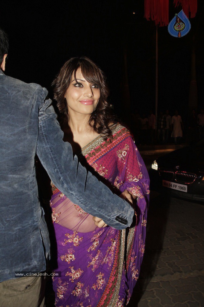 Bolly Celebs at Big B Diwali Party - 109 / 133 photos