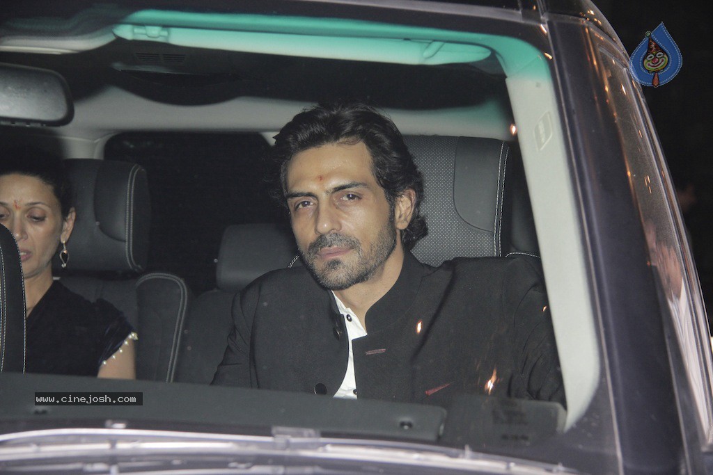 Bolly Celebs at Big B Diwali Party - 110 / 133 photos