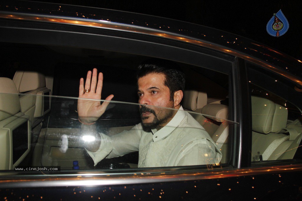 Bolly Celebs at Big B Diwali Party - 112 / 133 photos