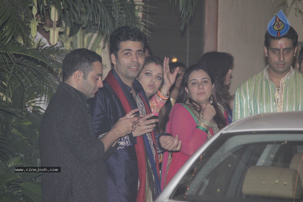 Bolly Celebs at Big B Diwali Party - 113 / 133 photos