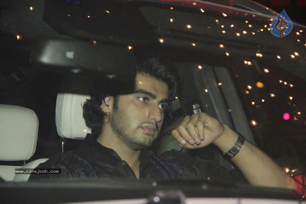 Bolly Celebs at Big B Diwali Party - 121 / 133 photos