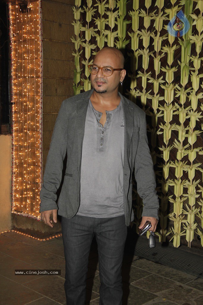 Bolly Celebs at Big B Diwali Party - 126 / 133 photos
