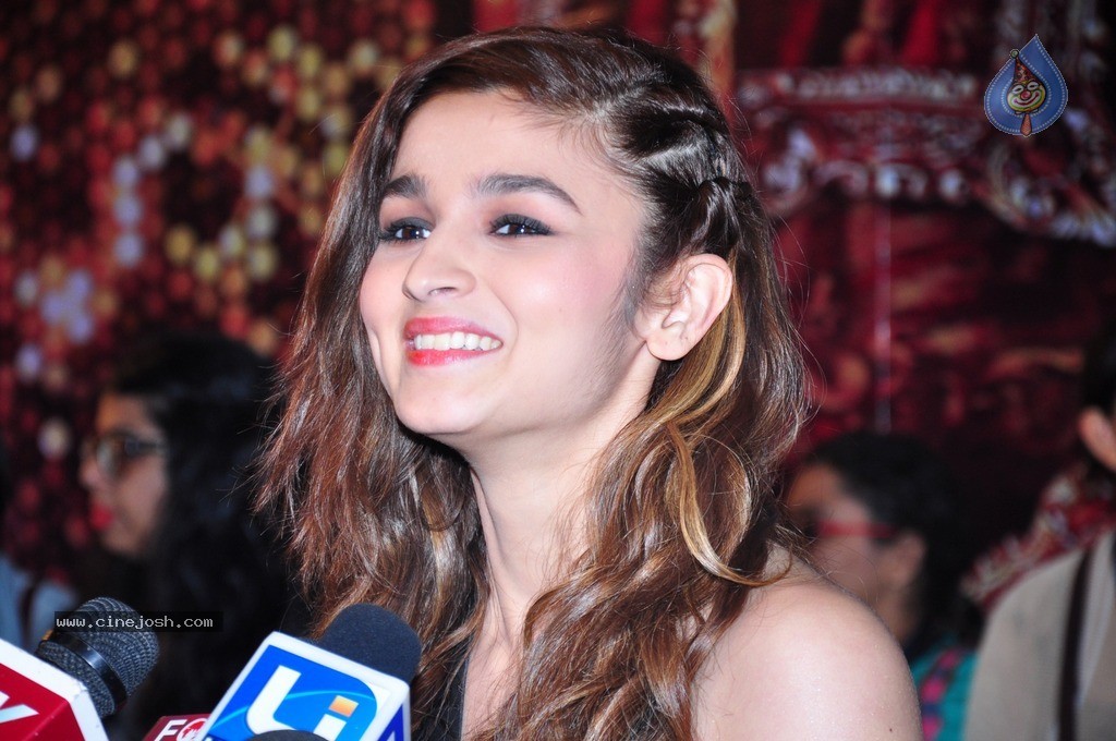 Bolly Celebs at Big Entertainment Awards 2014 - 3 / 110 photos