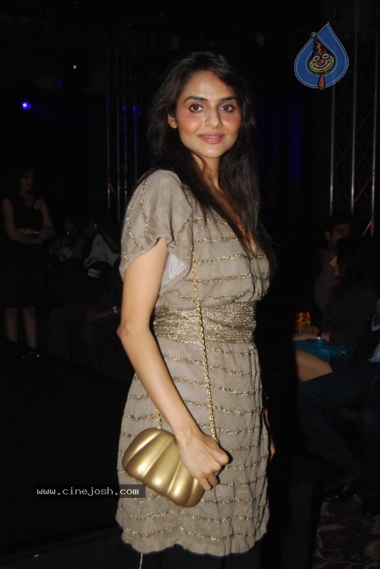Bolly Celebs at Blenders Pride Fashion Show 2010 - 2 / 112 photos