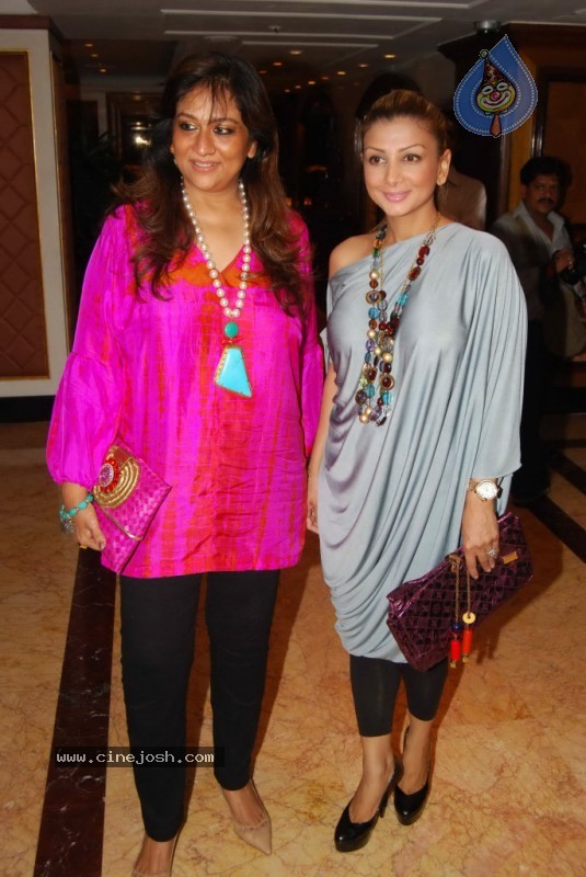 Bolly Celebs at Blenders Pride Fashion Show 2010 - 36 / 112 photos
