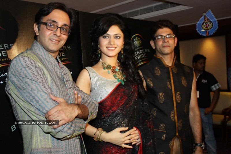 Bolly Celebs at Blenders Pride Fashion Show 2010 - 107 / 112 photos
