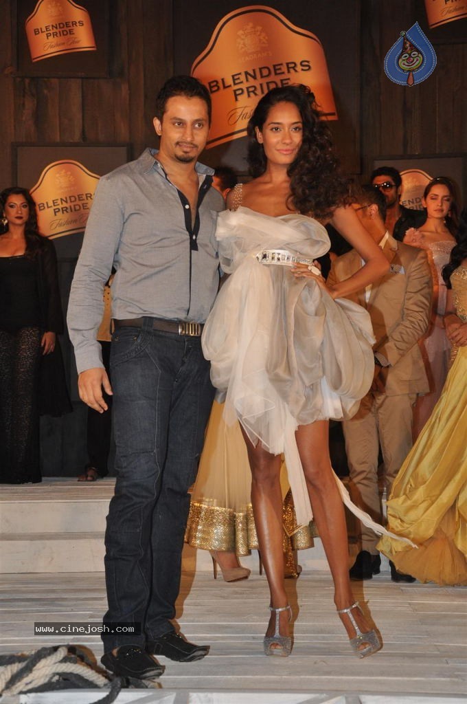 Bolly Celebs at Blenders Pride Fashion Tour 2012 - 2 / 52 photos