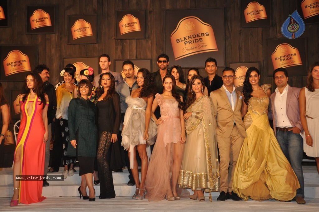 Bolly Celebs at Blenders Pride Fashion Tour 2012 - 19 / 52 photos